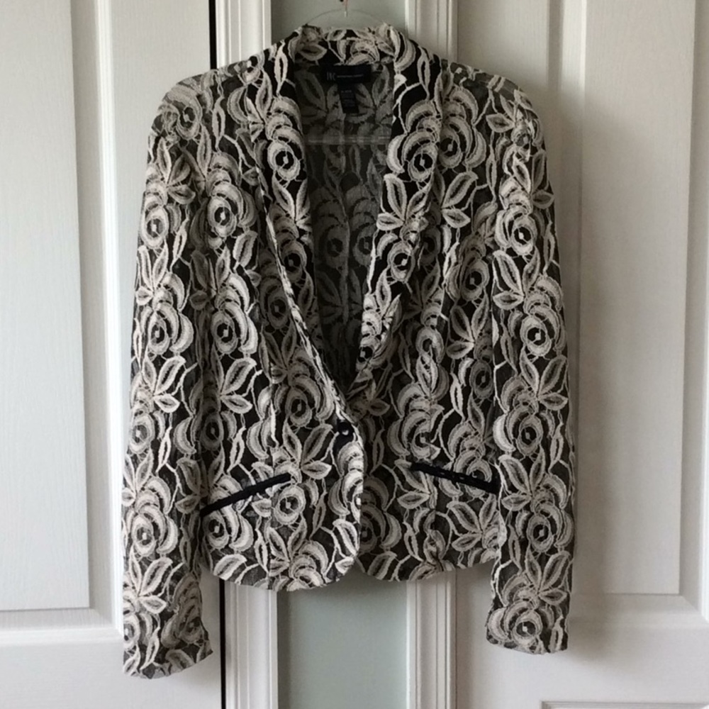 Flowered black and off white blazer